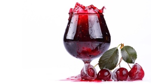 Как пить вишневое вино