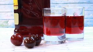 Настойка вишни на спирту или коньяке