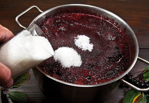 Сколько сахара нужно использовать в процессе приготовления вина